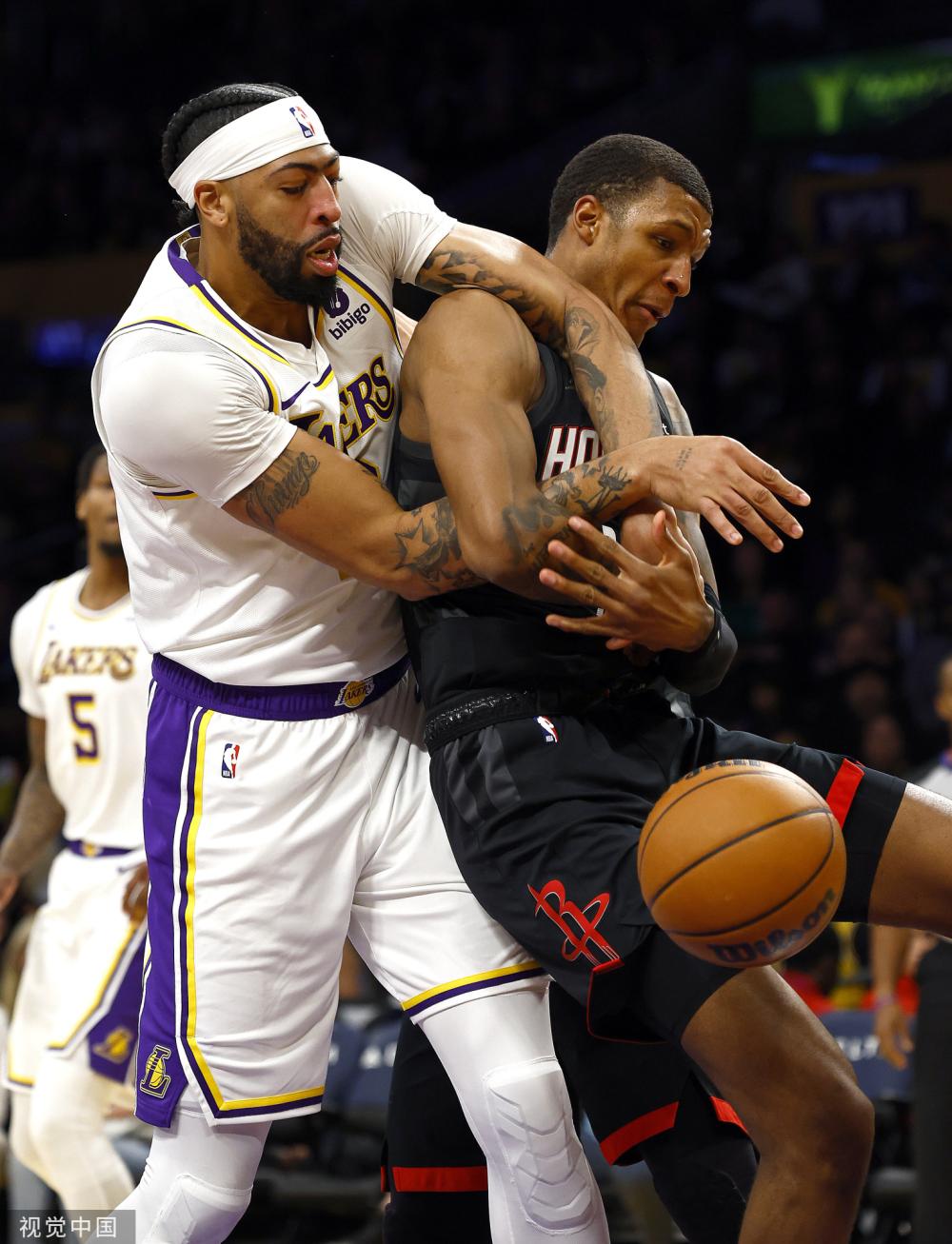 他的年薪虽 他的年薪虽